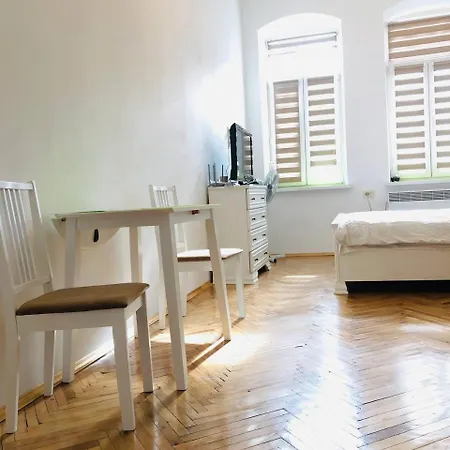Apartment Хмельницького 35Apartment *